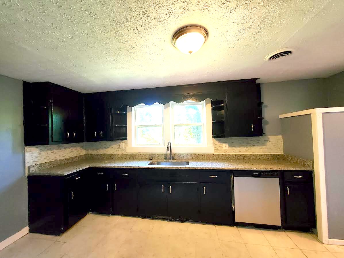 1281 Baileyton Main St